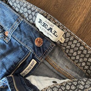 Ariat R.E.A.L. Perfect Rise Bootcut Jeans in Blue